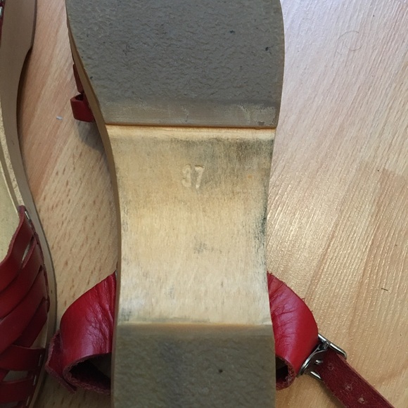 THE clogs! Red Swedish Hasbeens, 6.5 - Picture 5 of 5